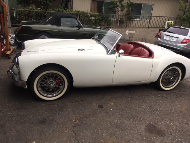 MG MGA 