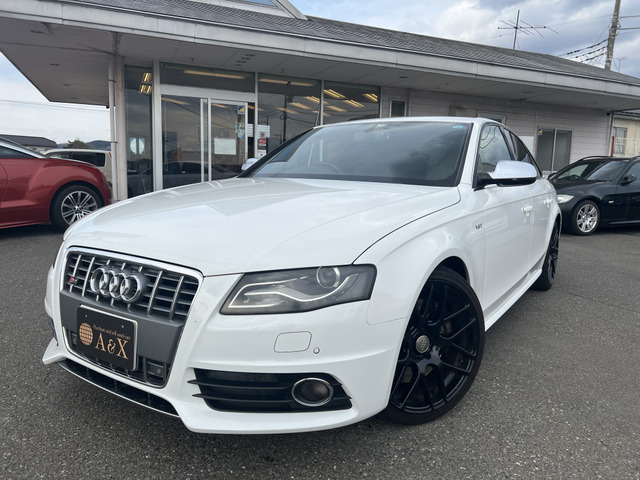 アウディ S4 