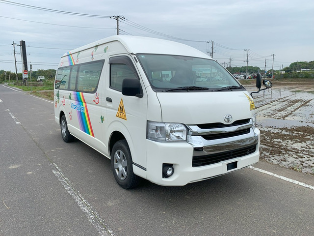 トヨタ ハイエースコミューター 