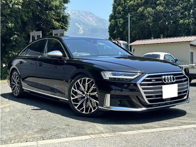 アウディ S8 