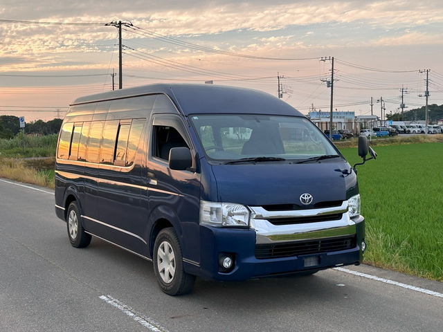 トヨタ ハイエースコミューター 