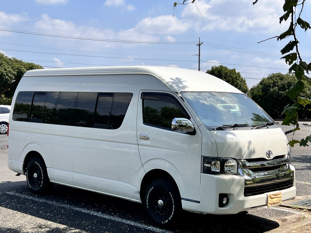 トヨタ ハイエースコミューター 
