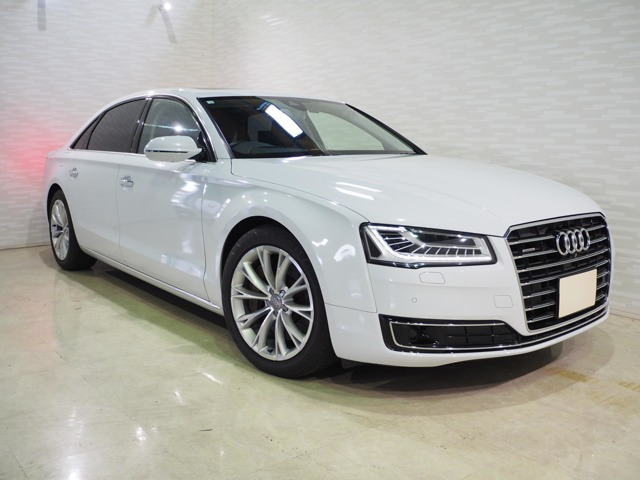 アウディ A8 