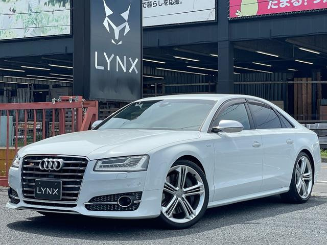 アウディ S8 
