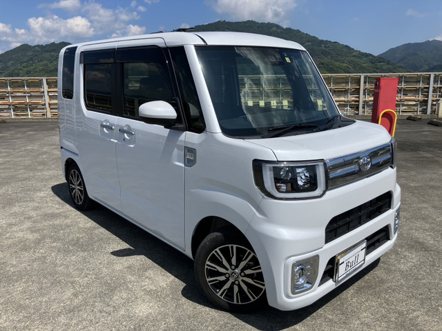 トヨタ ピクシスメガ 