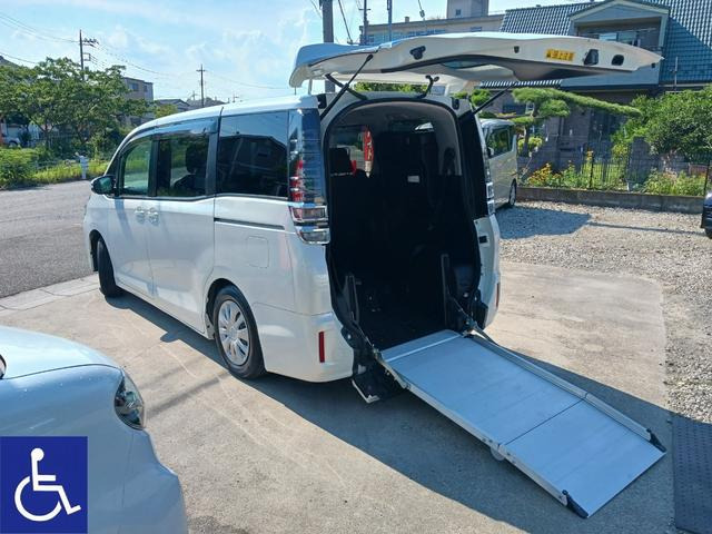 トヨタ ヴォクシー 