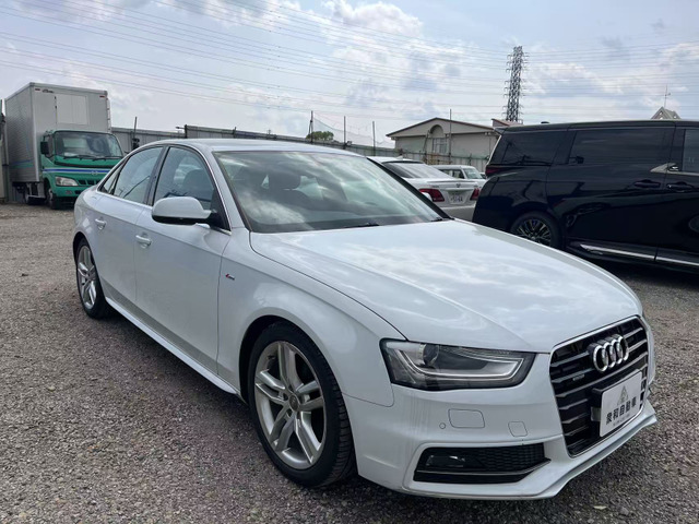 アウディ A4 