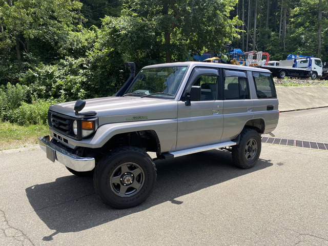 トヨタ ランドクルーザー70 
