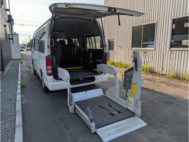 トヨタ ハイエースコミューター 