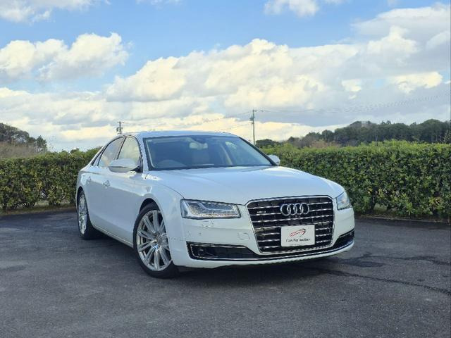 アウディ A8 