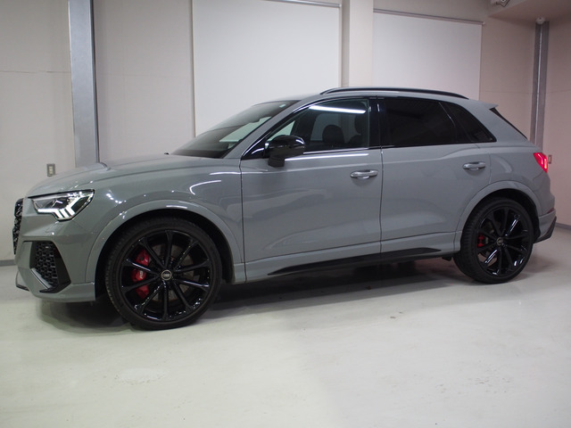 アウディ RS Q3スポーツバック 