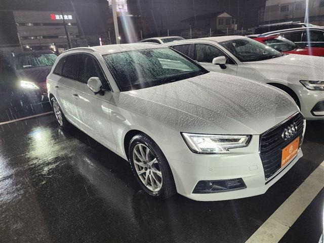 アウディ A4アバント 