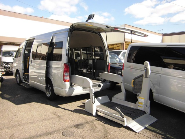 トヨタ ハイエースコミューター 