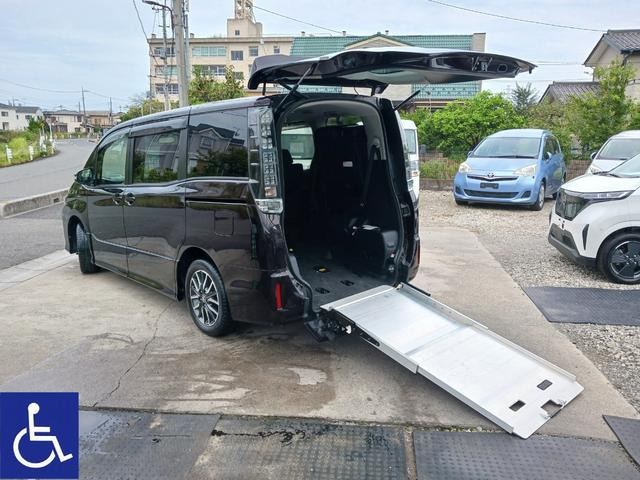 トヨタ ヴォクシー 