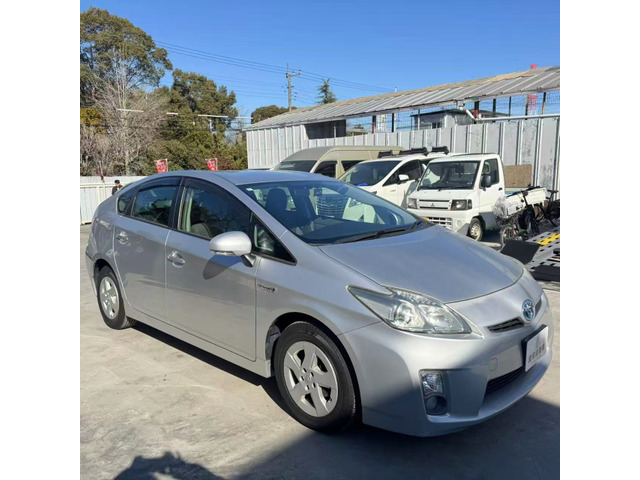 トヨタ プリウス 