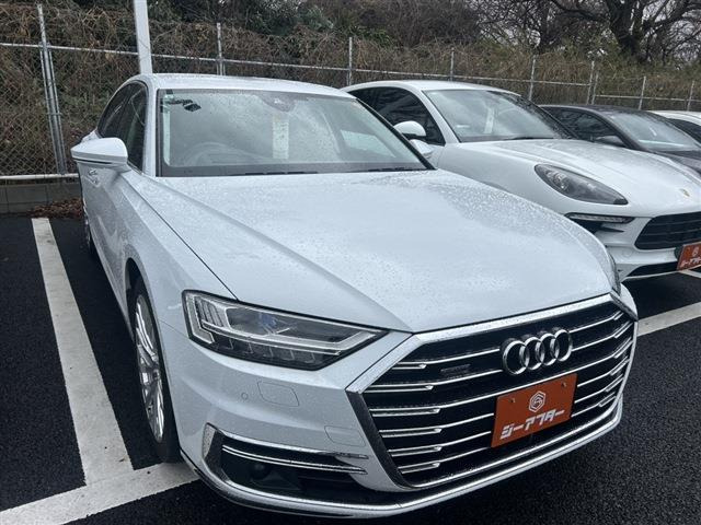 アウディ A8 