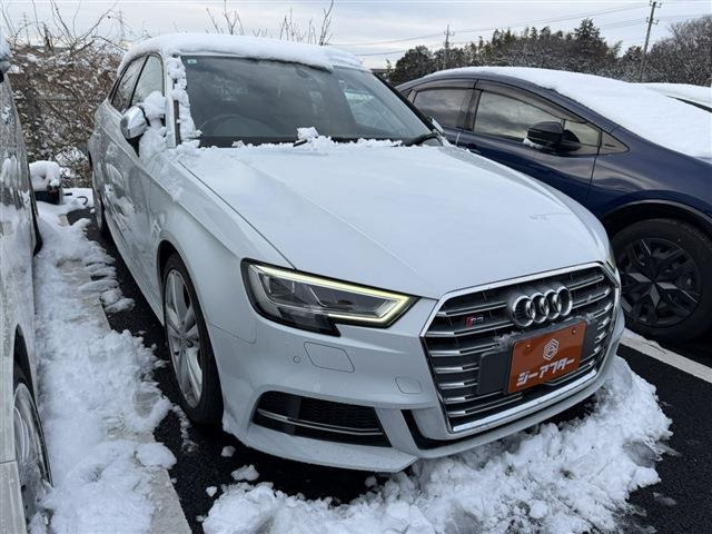 アウディ S3スポーツバック 