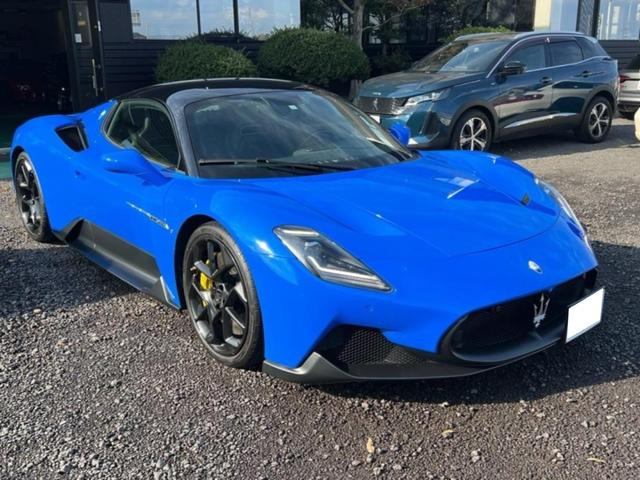 マセラティ MC20 