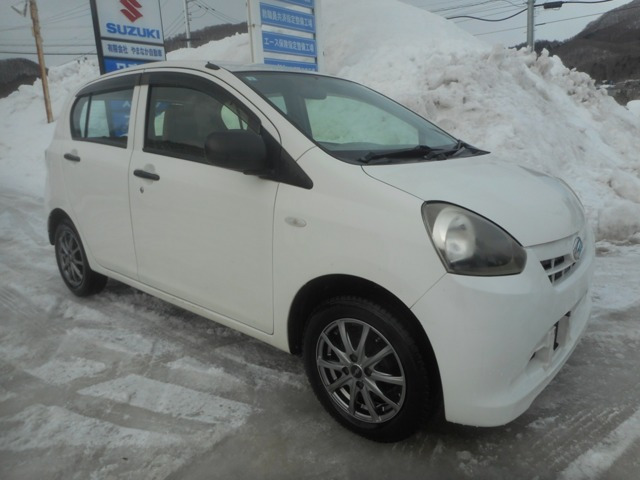 ダイハツ ミライース 