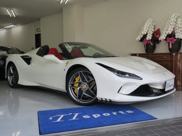 フェラーリ F8スパイダー 