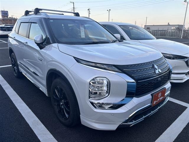 三菱 アウトランダー 