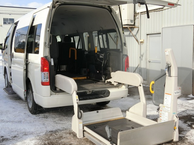 トヨタ ハイエースコミューター 