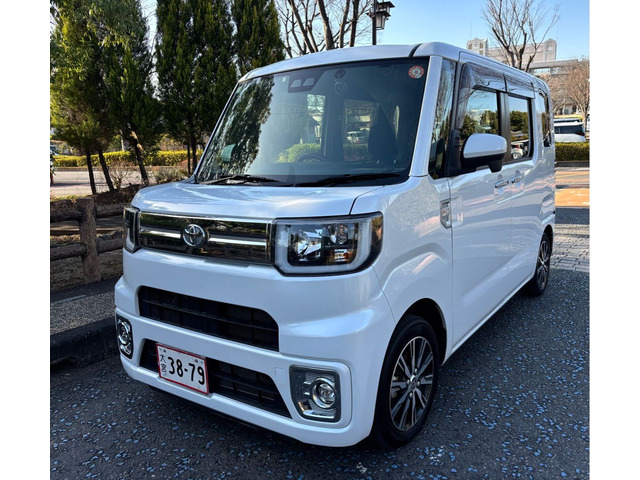 トヨタ ピクシスメガ 