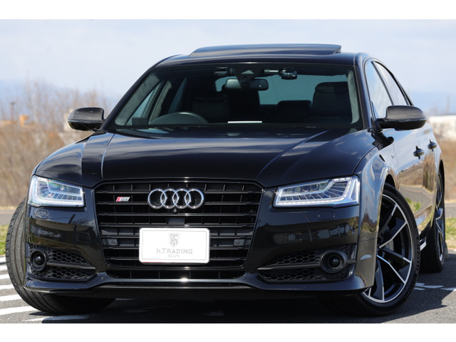 アウディ S8 