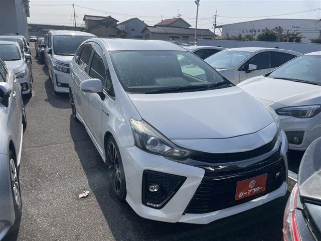 トヨタ プリウスα 