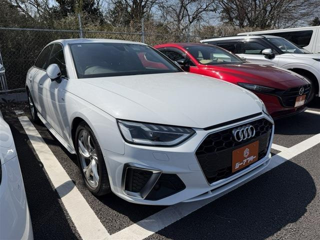 アウディ A4 