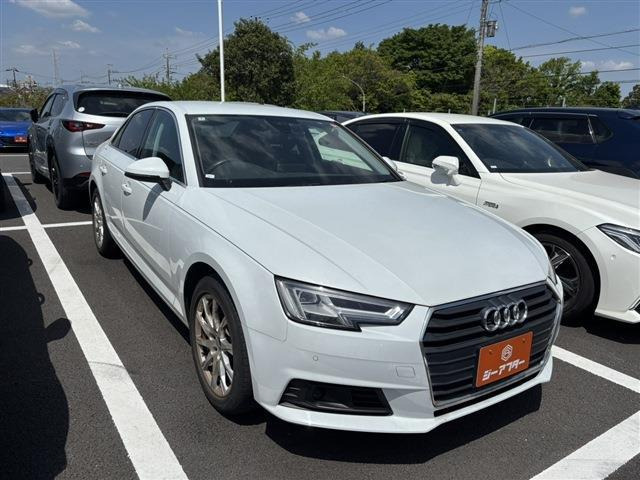 アウディ A4 