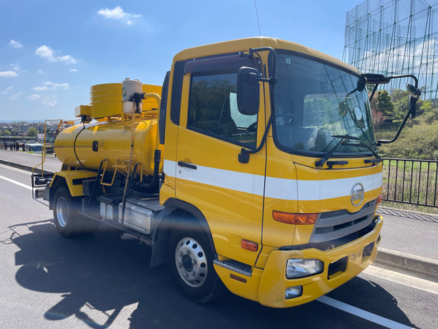 UDトラックス コンドル 