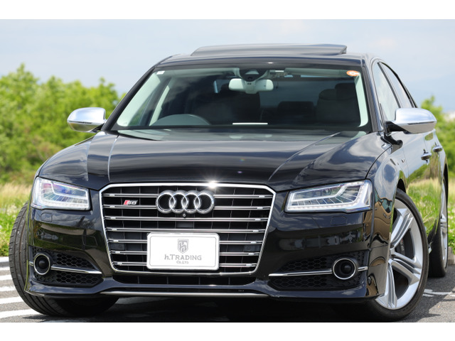 アウディ S8 