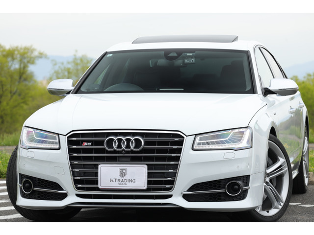 アウディ S8 