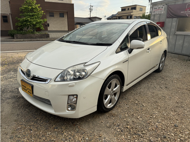 トヨタ プリウス 