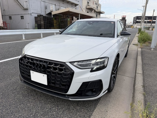 アウディ A8 