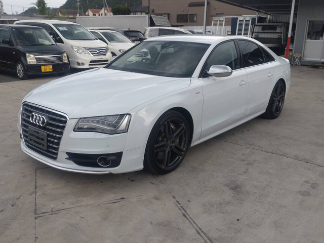 アウディ S8 
