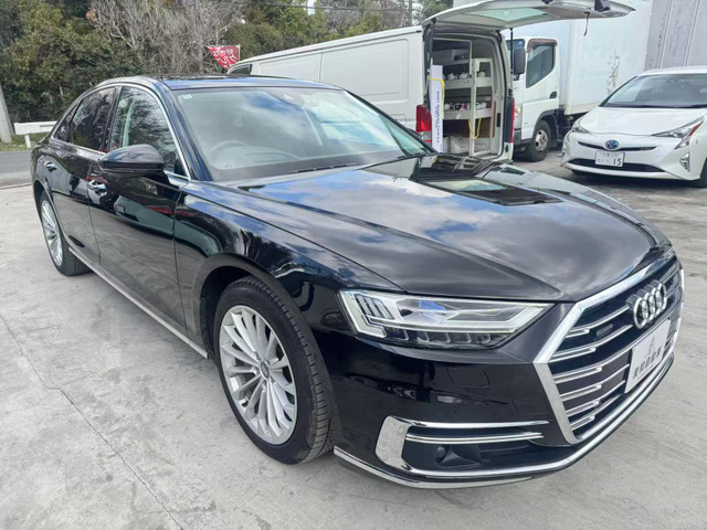 アウディ A8 