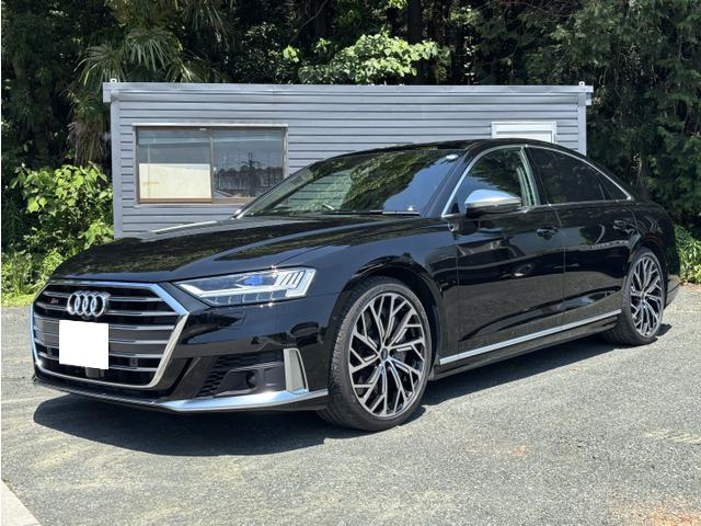 アウディ S8 