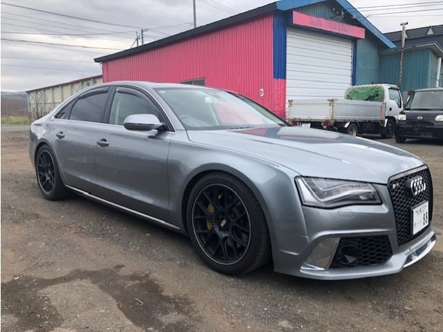 アウディ A8 