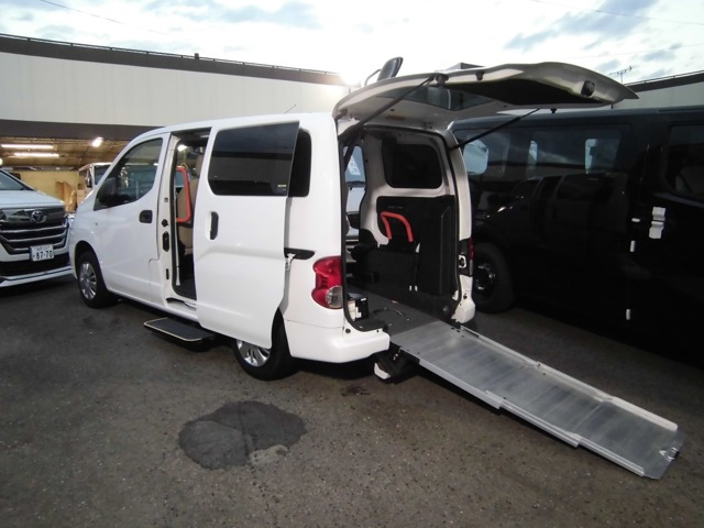 日産 NV200バネット 